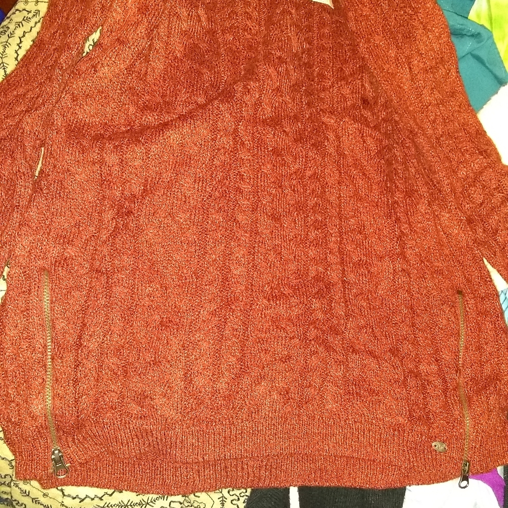 Sweater - Picture 4 of 4
